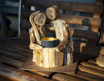 Kunstvolle Holzkunst aus Treibholz. Holzfiguren und Skulpturen für Haus und Garten in Starnberg.